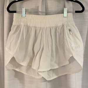 Lululemon tracker shorts